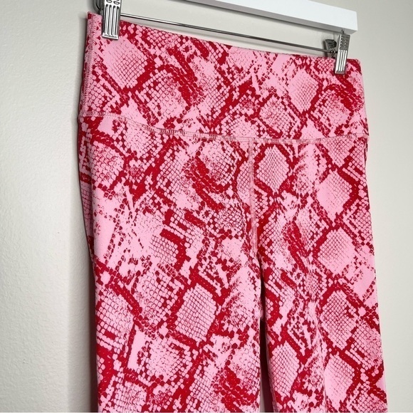 Fabletics Define Powerhold High Waisted Capri Leggings Python Pink Small - Picture 5 of 11